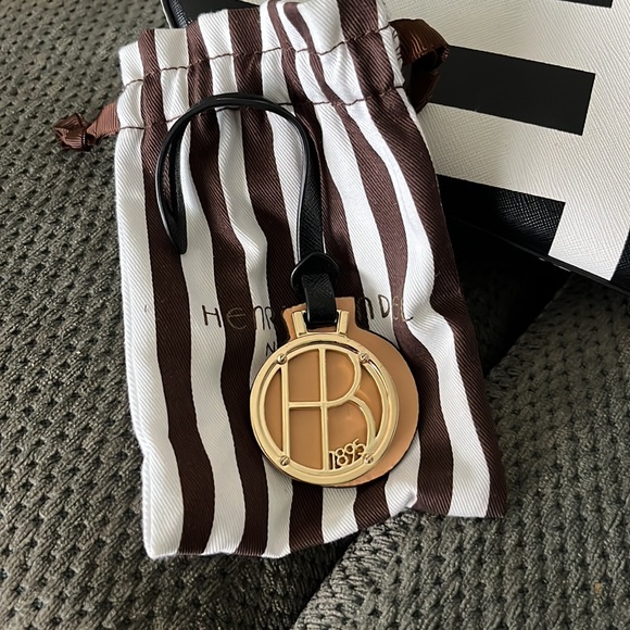 Henri Bendel gorgeous large tote brand new with tags and extra purse charm